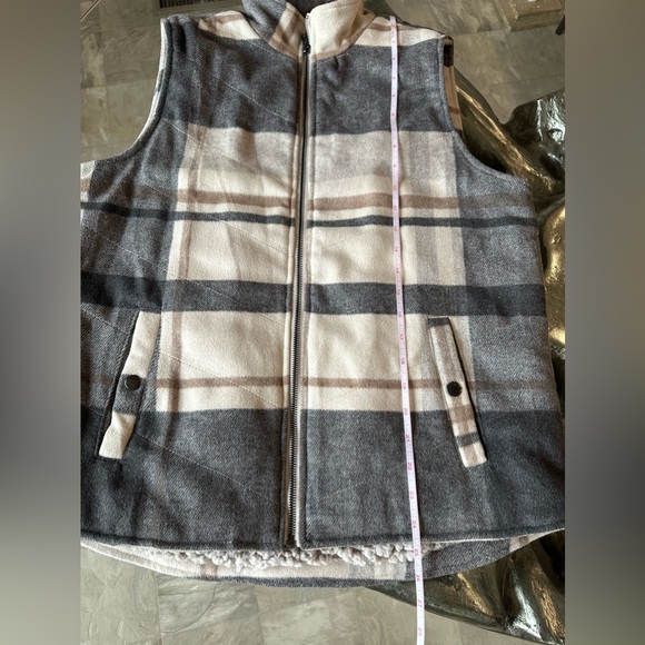 Alter’d State never worn plaid winter vest. Size Medium - Picture 3 of 12